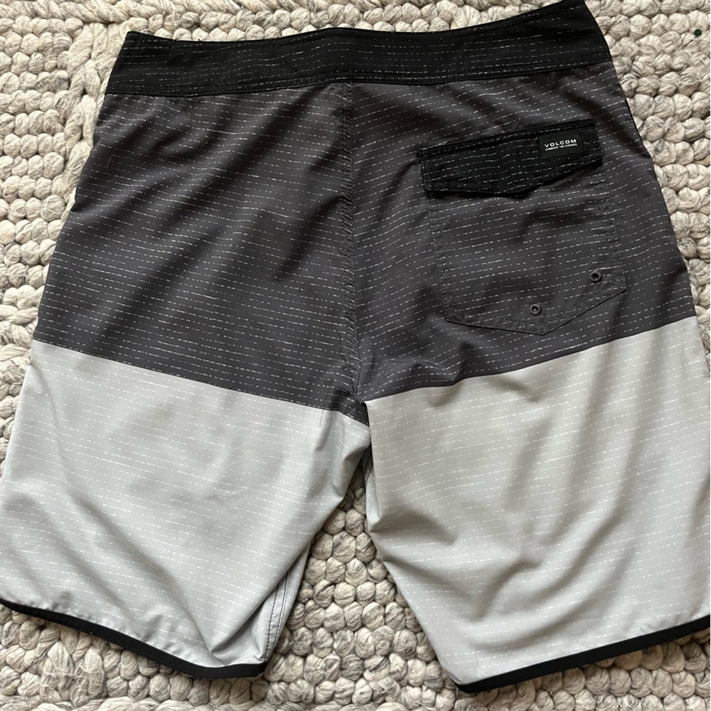 Volcom “Mod-Tech” Gray And Black Board Shorts - image 5